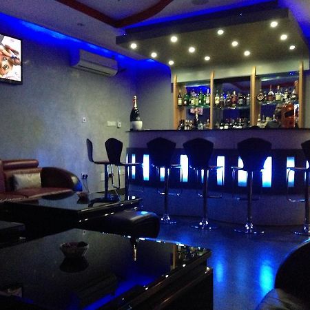 Grandbee Suites Ikeja Esterno foto