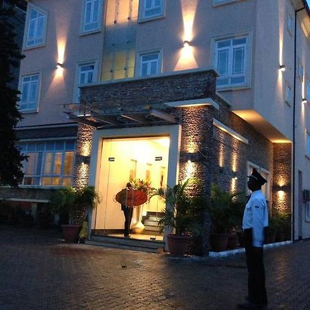 Grandbee Suites Ikeja Esterno foto