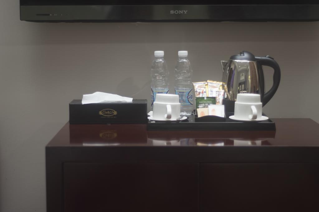 Grandbee Suites Ikeja Esterno foto