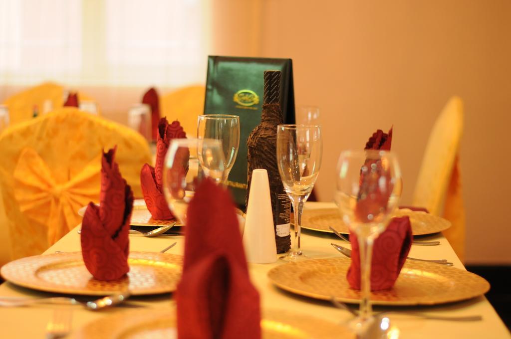 Grandbee Suites Ikeja Esterno foto