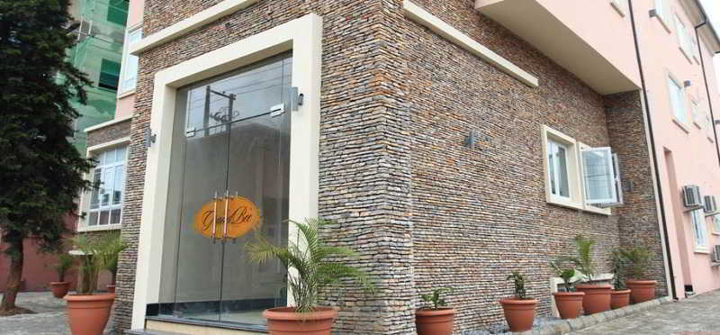 Grandbee Suites Ikeja Esterno foto