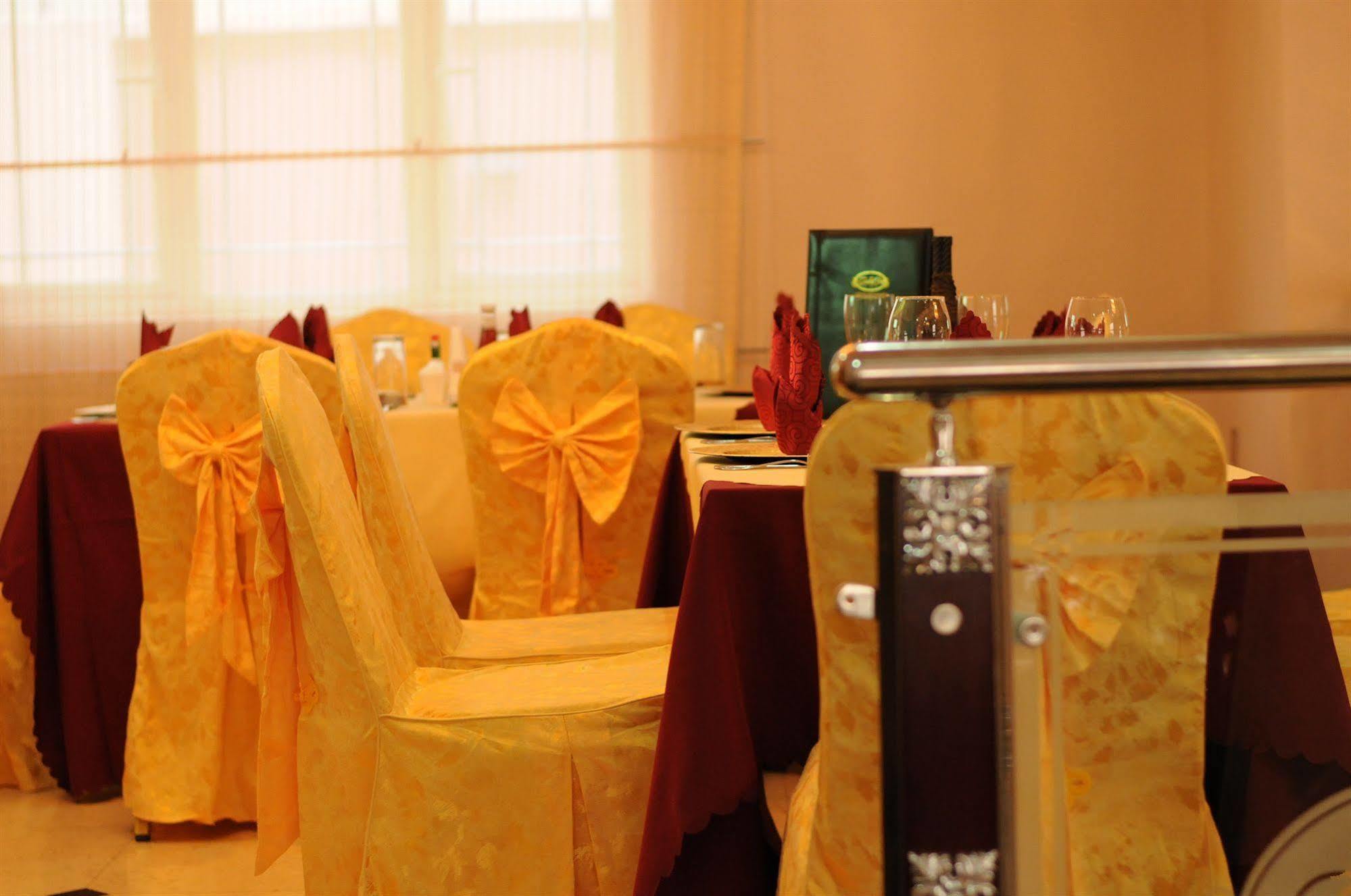 Grandbee Suites Ikeja Esterno foto